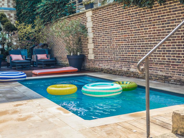 Weiße, geschweißte PP-Poolinnenwanne – fugenfrei, folienfrei und pflegeleicht